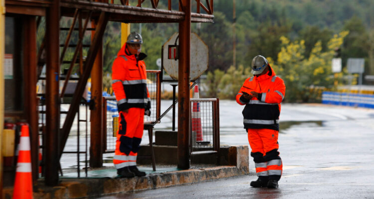Sernageomin paraliza operaciones en El Teniente y más de 4 mil personas inspeccionan “zona afectada”