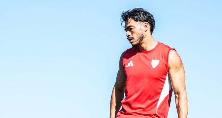 Gabriel Suazo ya puede jugar por el Sevilla.