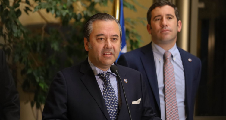 Diputado Romero pide que Gobierno responda a denuncia de presidenta del Colmed por traspaso de fondos