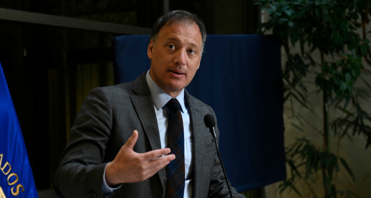 Diputado Castro confirma renuncia de funcionario de la Cámara investigado por mal uso de licencias