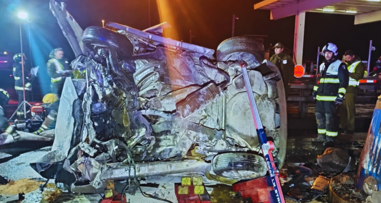 Joven de 21 años muere tras violento accidente en Purranque: auto chocó contra barrera de contención