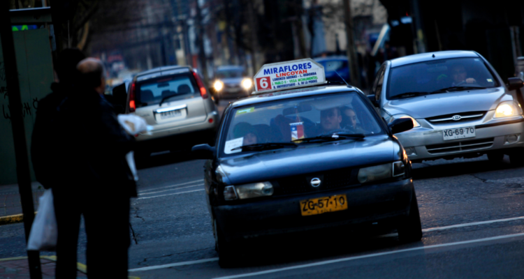Colectiveros en alerta por ola de asaltos de individuo solitario que los encañona en Los Ángeles