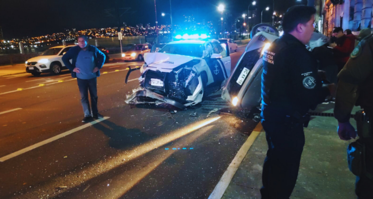 Vehículo de la Armada involucrado en violenta colisión en Valparaíso: reportan cinco lesionados