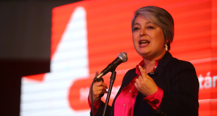Jeanette Jara lamenta “imprecisión” por dichos sobre aborto libre en programa de primarias