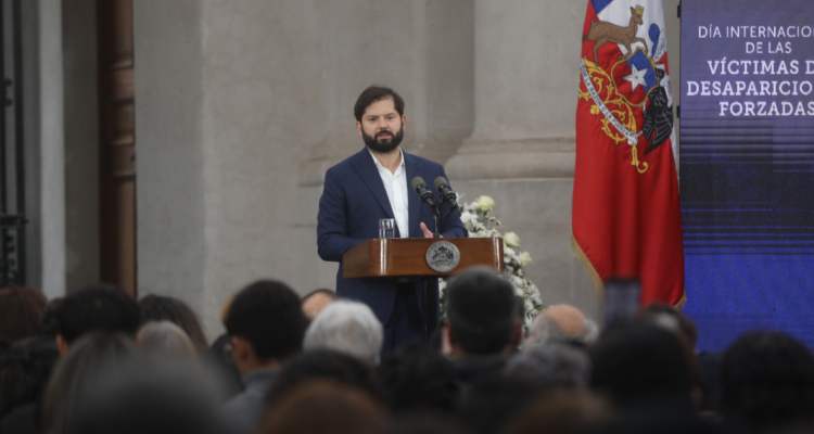 Boric cuestiona “negacionismo” sobre dictadura: “Algunos dicen, con liviandad, que esto era inevitable