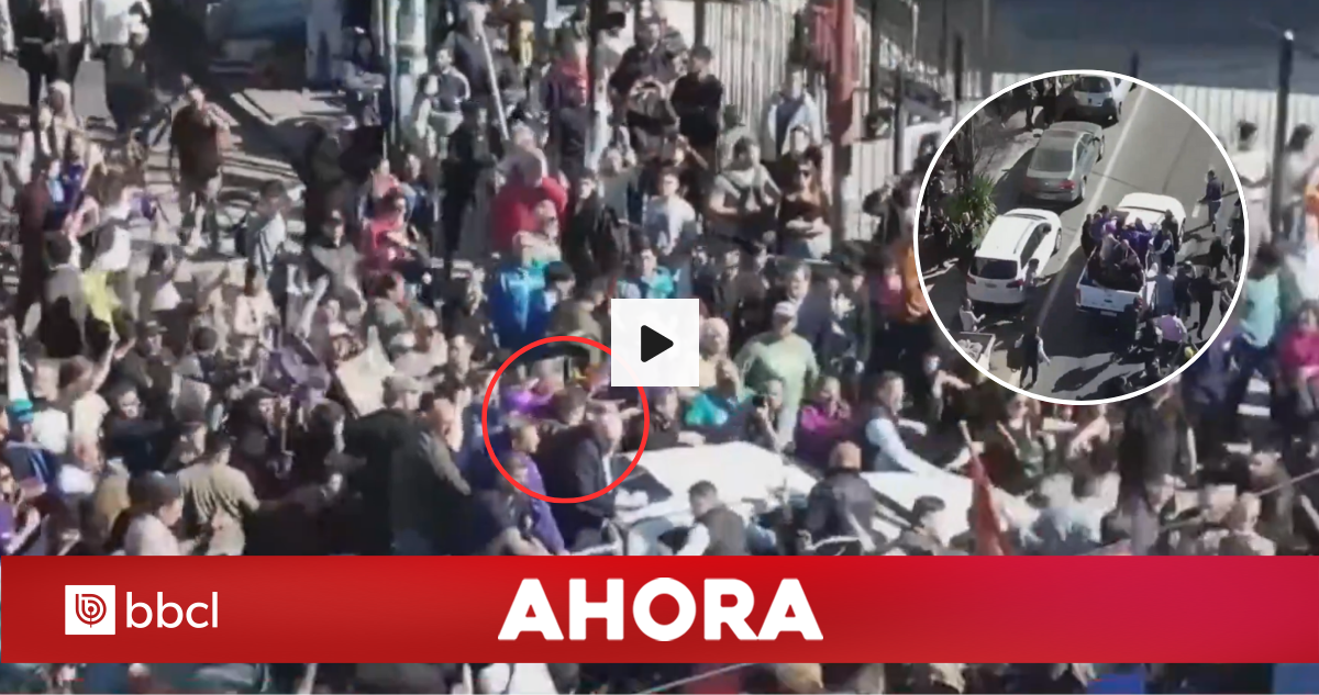 Evacúan a Milei en medio de acto de campaña tras ser atacado por manifestantes