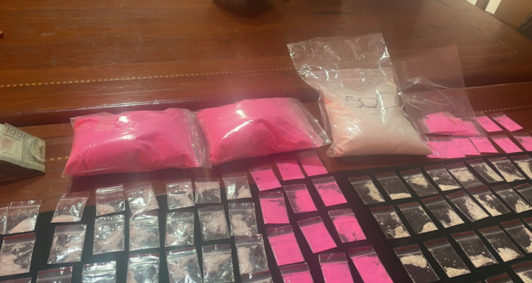 Detienen a tres personas por tráfico en Lo Espejo: incautan distintas drogas en operativo policial