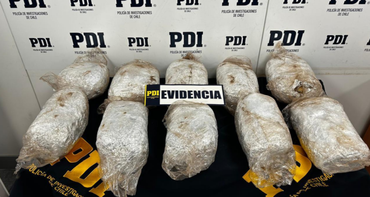 Tres militares son detenidos por tráfico de drogas: retiraron encomienda con droga en un local de CHilexpress