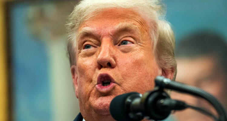 Trump anuncia arancel del 100% para chips y semiconductores, componentes claves para alta tecnología