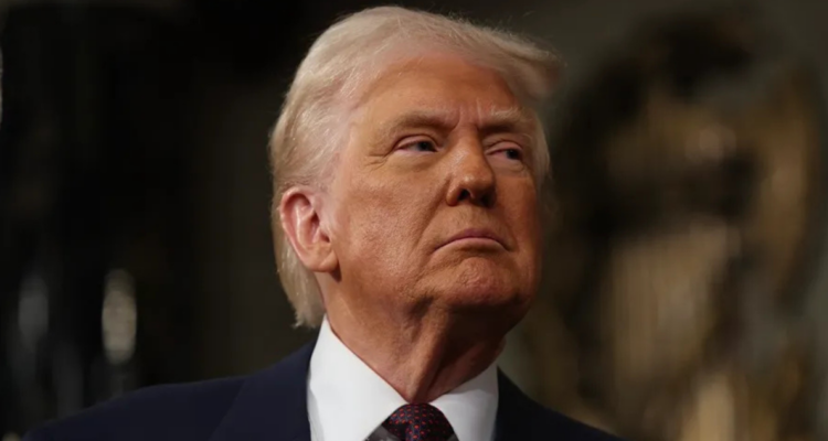 Trump extiende acuerdo con El Salvador: enviará a migrantes de otros países a Honduras y Uganda