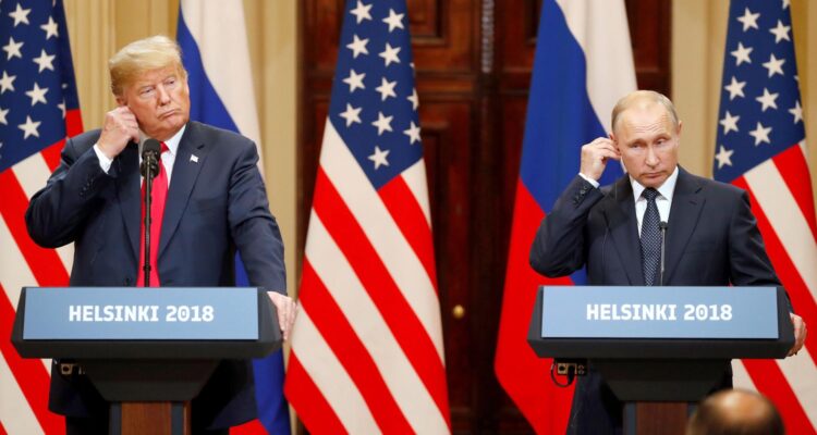 Imagen de archivo del 16 de julio del 2018 de Trump y Putin