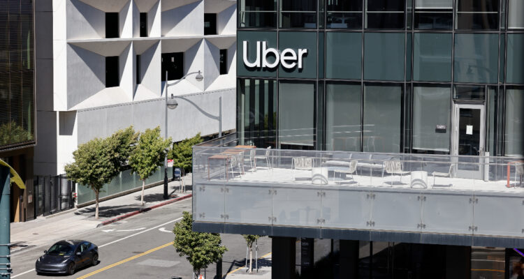 Uber con buena marcha: aumentó sus beneficios y confirmó una recompra de acciones