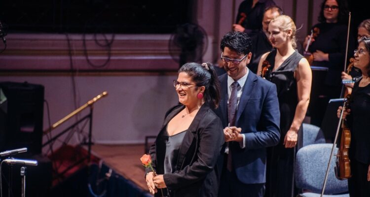 Valeria Valle y Francisco Nuñez junto a Orquesta Usach