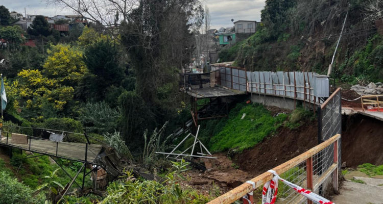Vecina afectada por socavón en Viña del Mar: “Sabíamos que iba a pasar hace mucho tiempo”