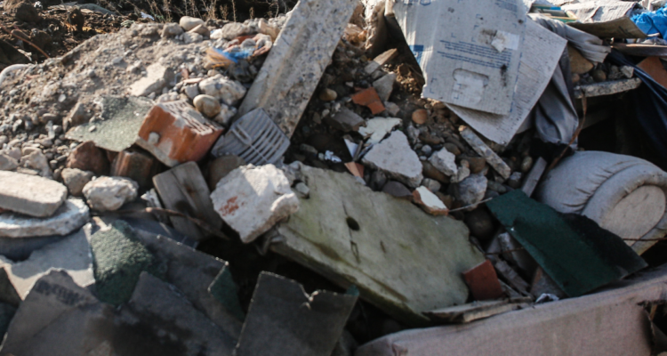 Basura acumulada por proyecto de cierre de exvertedero municipal de Río Negro