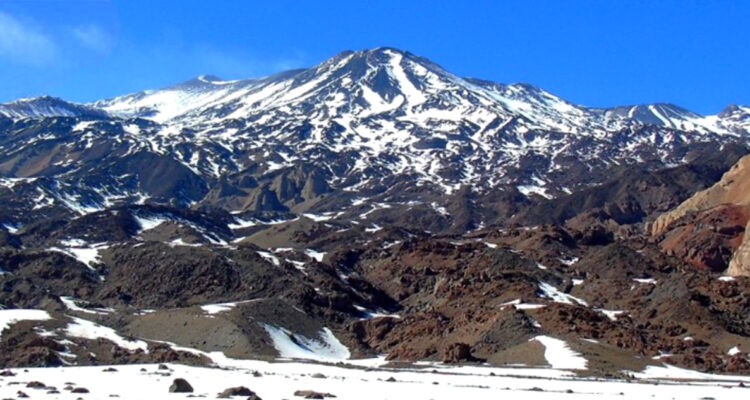 Volcán Tupungatito en San José de Maipo registra primeras señales sísmicas históricas, según Senapred