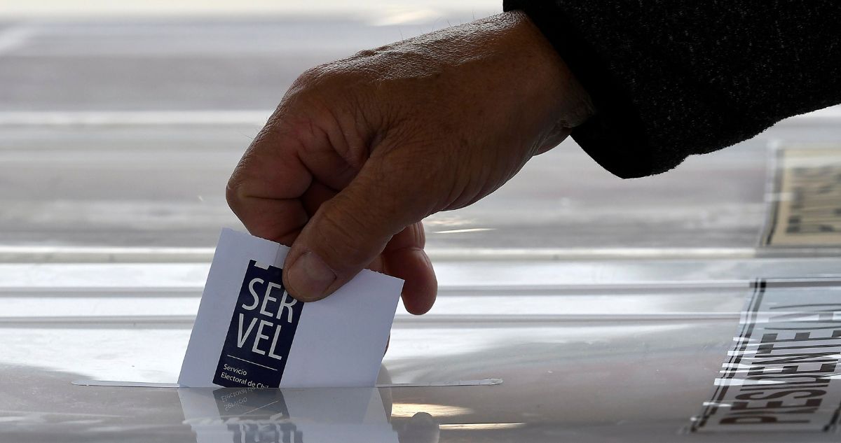 Data Influye: 68% rechaza voto obligatorio para extranjeros con más de 5 años de residencia en el país