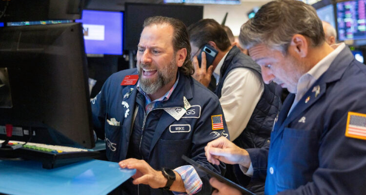 Wall Street sube por las mayores expectativas de un recorte de la tasa de interés en Estados Unidos