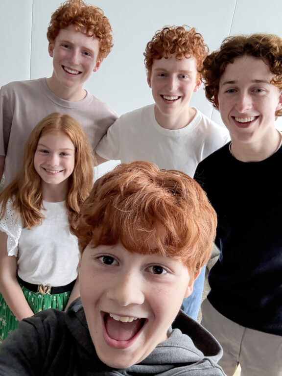 selfie de los nuevos hermanos Weasley para la serie de HBO Max de 'Harry Potter'