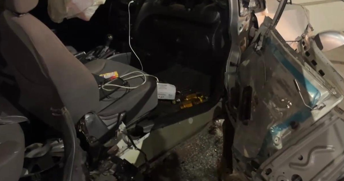 Vehículo termina con su lado derecho destruido en accidente en Santiago