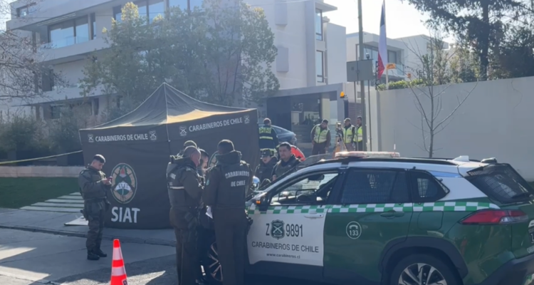 Hombre muere atropellado mientras salía de alcantarillado en el que trabajaba en Las Condes