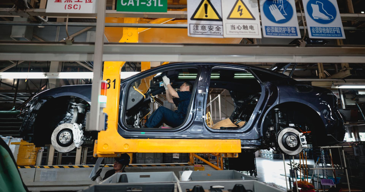 La actividad manufacturera de China cae por sexto mes consecutivo, según cifras oficiales