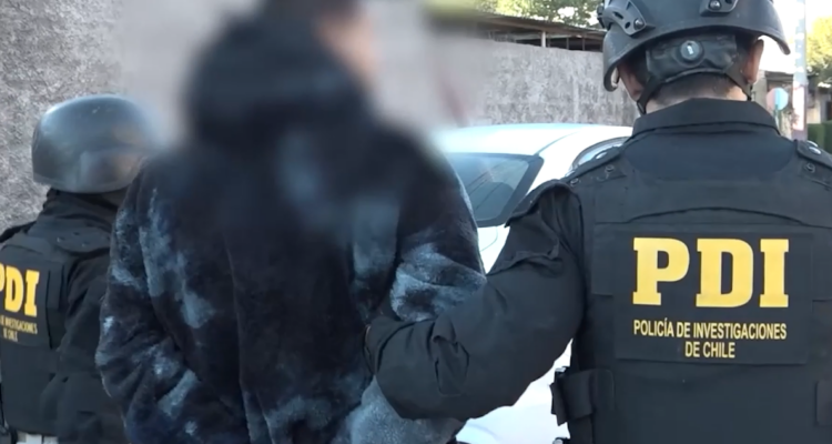 Capturan a adulto mayor avezado en hurtos de equipos electrónicos en Providencia: robó en sede de RN