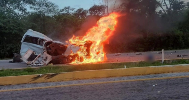 Al menos 15 personas fallecidas tras choque múltiple en México.