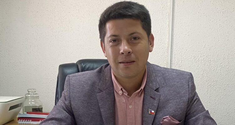 CGR abre sumario contra alcalde de Vichuquén tras ser detenido conduciendo ebrio en vehículo fiscal