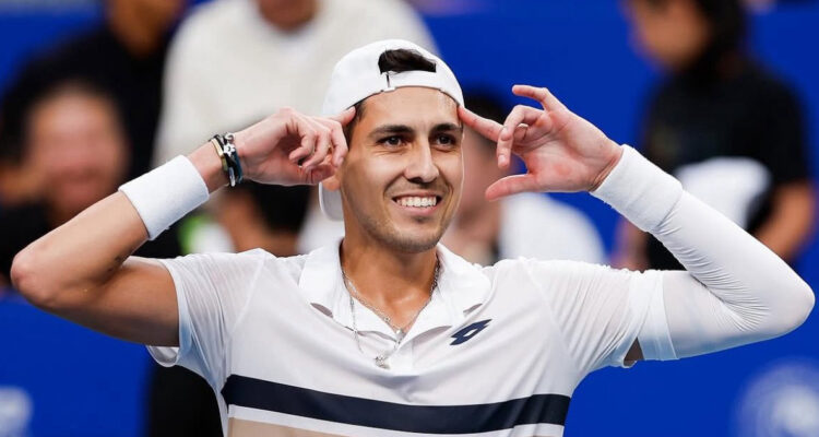 Alejandro Tabilo celebra en Chengdú