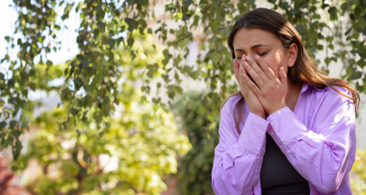 Rinitis, la causa detrás de la alergia primaveral ¿Cómo diferenciarla de un resfrío?