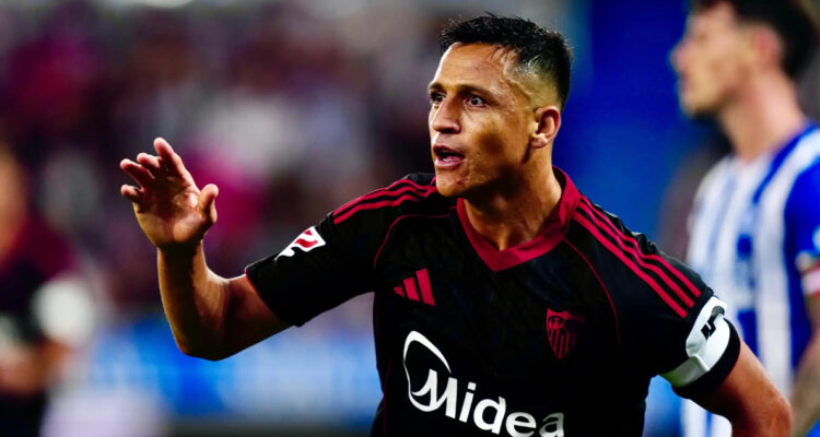 Alexis Sánchez celebra su gol con el Sevilla ante Alavés