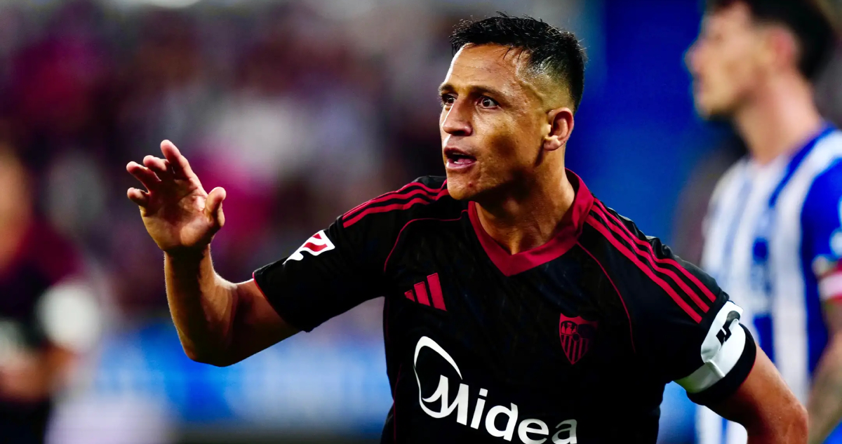 Alexis Sánchez celebra su gol con el Sevilla ante Alavés