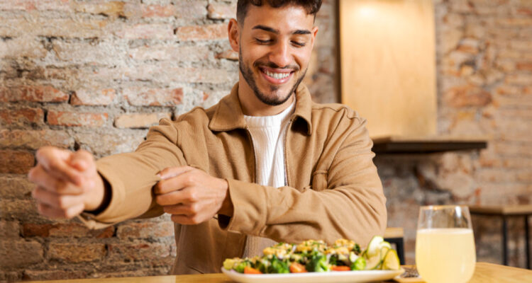 ¿Tienes hambre o es ansiedad?: Alimentación intuitiva podría mejorar la relación con la comida