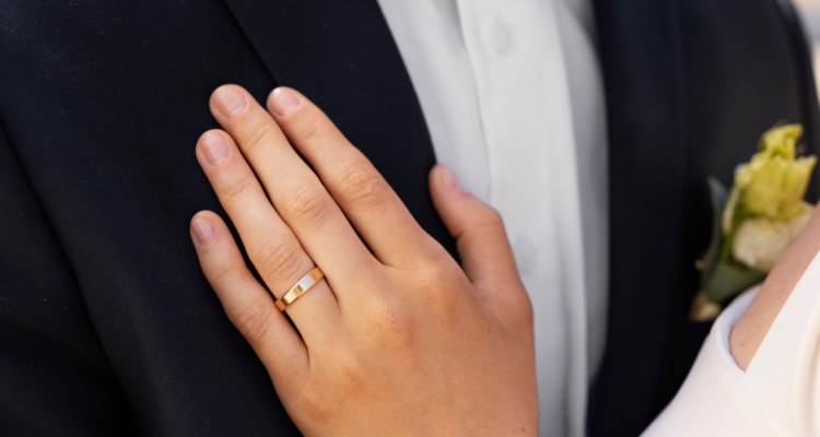 Los 5 tips que te ayudarán a saber si tus anillos son de oro auténtico o imitación