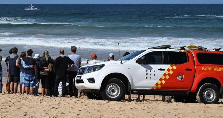 Un surfista muere tras ser atacado por un “gran tiburón” en Australia