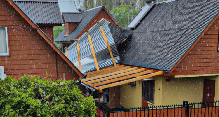 Casas afectadas por tornado en Linares.