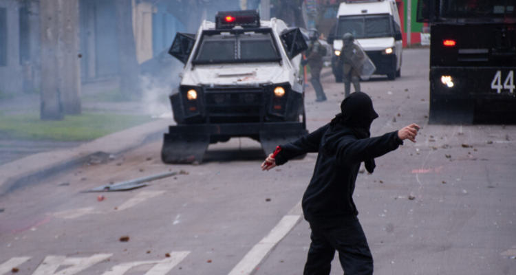 Balance de romería al Cementerio General incidentes terminan con más de 50 detenidos.