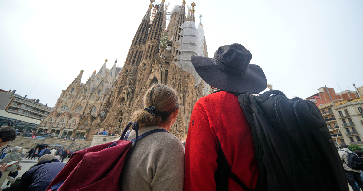 España celebra récord de turistas y aumento de lo que gastan al visitar el país