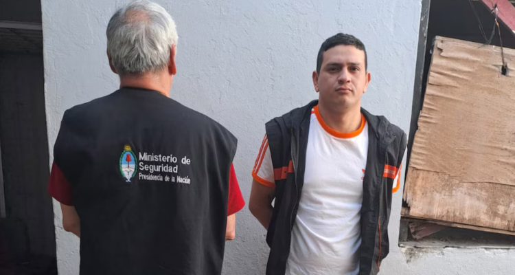 Detienen a uno de los ocho barras de Independiente prófugos tras la barbarie ante La U en Sudamericana