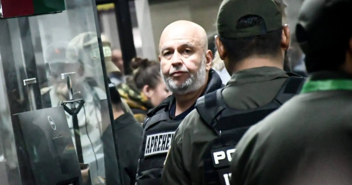 El exministro de Gobierno Arturo Murillo tras su llegada a Viru Viru,