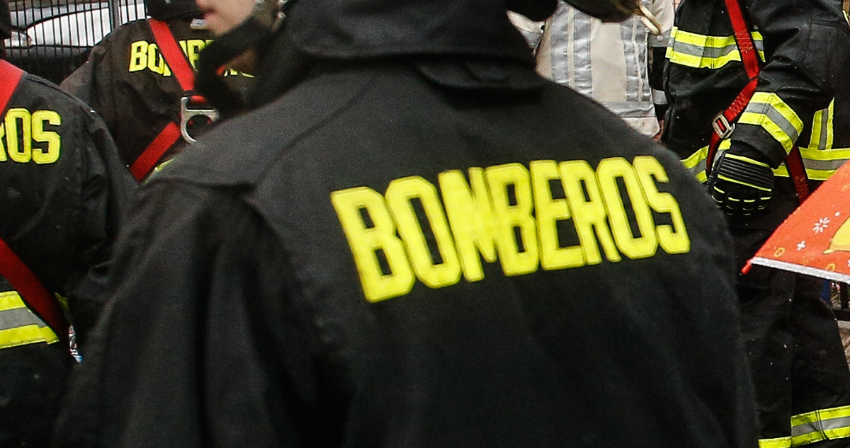 Bomberos de Mulchén analizan acciones legales por agresión a voluntaria mientras combatía incendio
