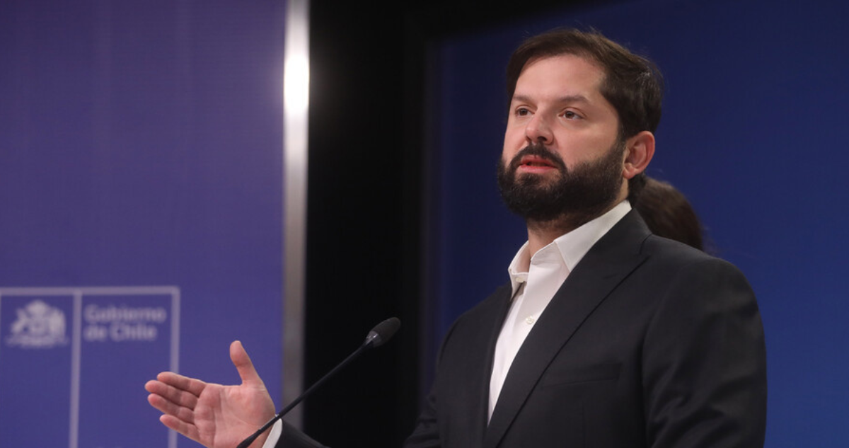 Boric asistirá a la ONU con parlamentarios divididos por apoyo a eventual candidatura de Bachelet.