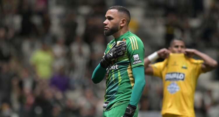 Everson, arquero de Atlético Mineiro, denunció acoso sexual a su hija de 13 años.