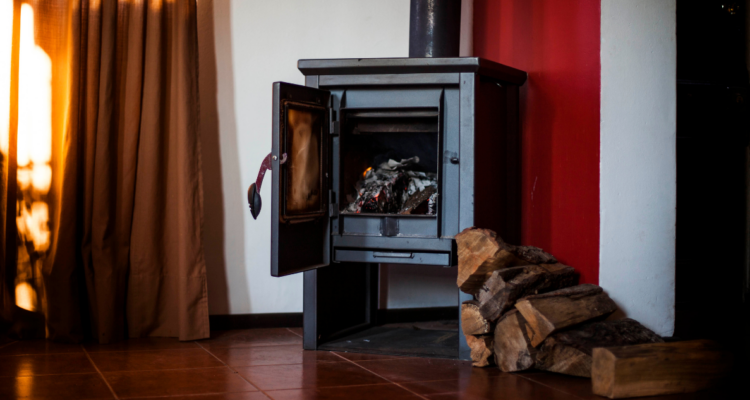 Postulación está por cerrar: así puedes cambiar tu estufa a leña por una a pellet o aire acondicionado