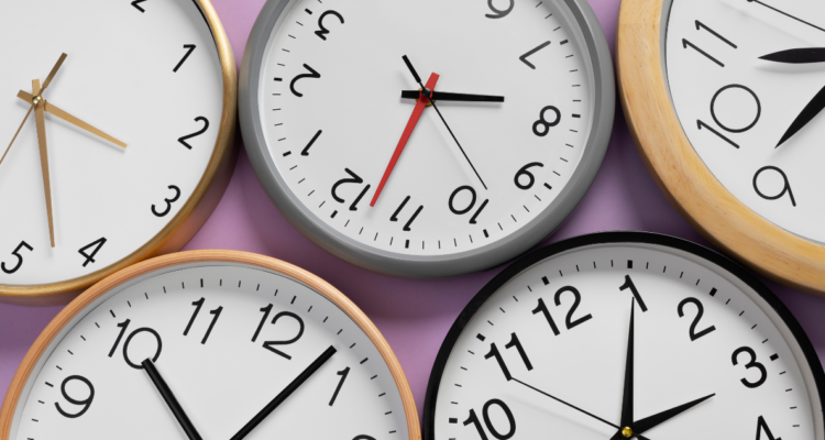 Esta noche se realiza el cambio de hora ¿Se adelantan o retrasan los relojes?