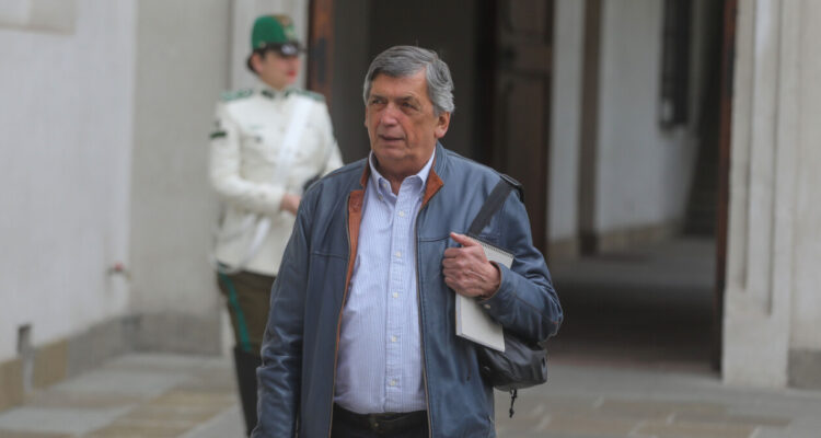 Comando de Jara se desmarca de dichos de presidente del PC: Carmona acusó “arrogancia” del Gobierno