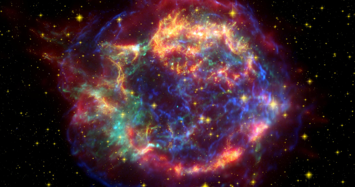 Foto de Casiopea A, para ilustrar nota sobre que la NASA descubrió qué pasa dentro de una estrella antes de que explote