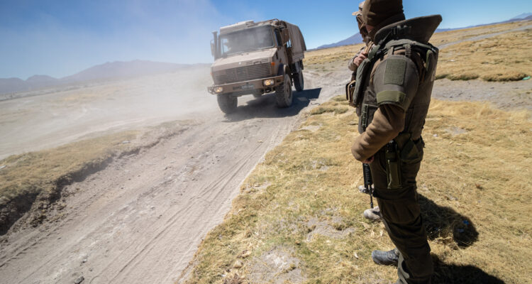 Imagen de contexto | Militares chilenos vigilan la frontera con Bolivia