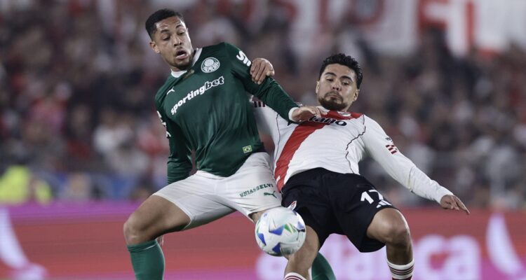 Paulo Díaz tuvo mal partido ante Palmeiras por Copa Libertadores.